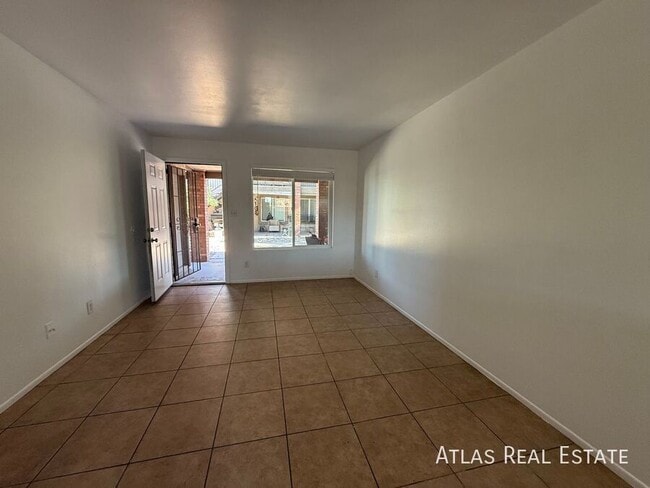 Building Photo - 1045 E University Dr