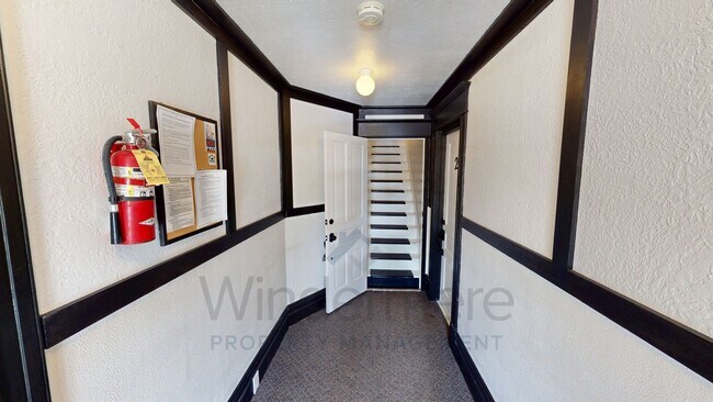 Building Photo - Alder601