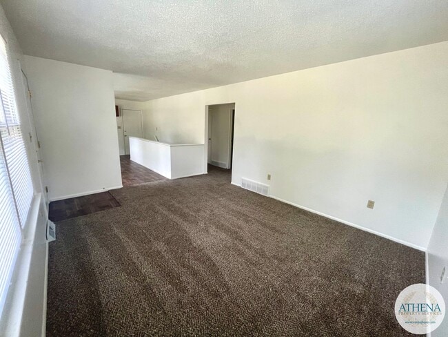 Foto del edificio - 2 Bedroom / 1 Bath House with Yard & W/D H...