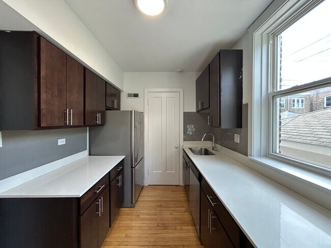 Building Photo - 3018 N Karlov Ave
