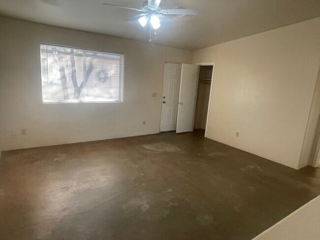 Foto del edificio - 1188 N Riverview Blvd