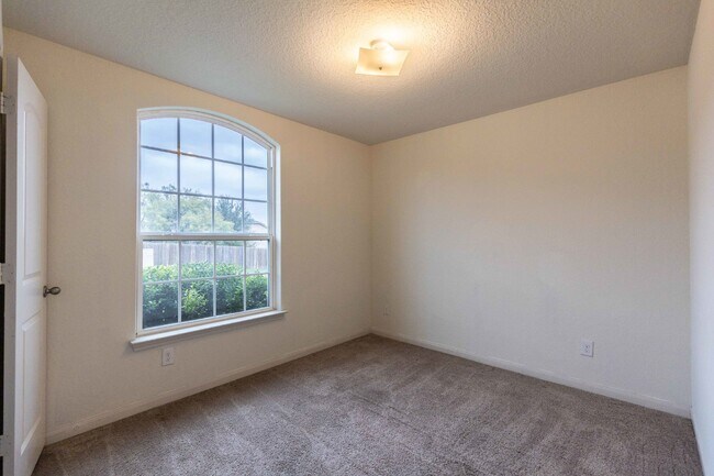 Building Photo - 6306 Channel View