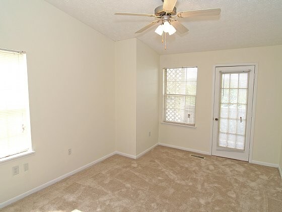 Building Photo - 6880 Clearhurst Dr