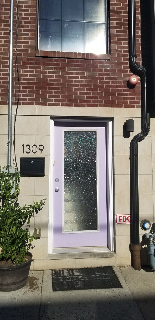 Building Photo - 1309 S 2nd St