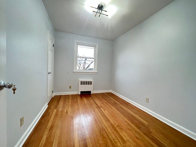 119 Hobart Ave 4 - 117 Hobart Ave