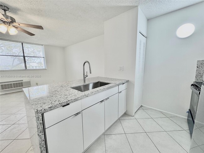 Building Photo - 2401 Riverside Dr