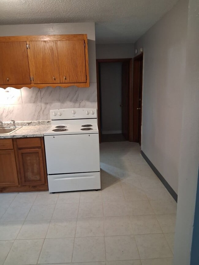 Building Photo - One bedroom Maplewood off Stillwater