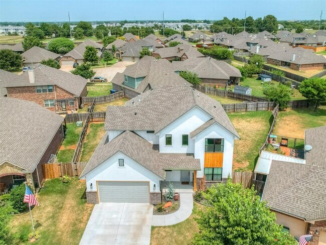 Foto del edificio - 1413 Zachary Ln