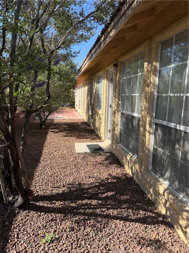Foto del edificio - 5408 Cove Point Dr