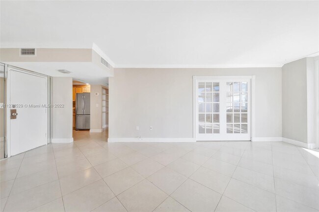 Foto del edificio - 3375 N Country Club Dr