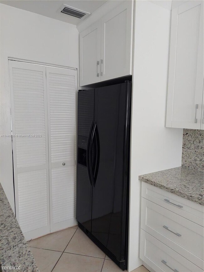 Foto del edificio - 3 br, 2 bath House - 1010 NE 213th Ter # 0
