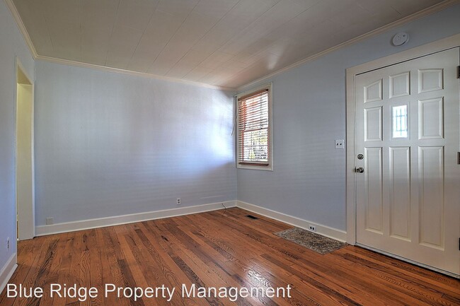 Building Photo - 3 br, 2 bath House - 1540 Pineola Avenue