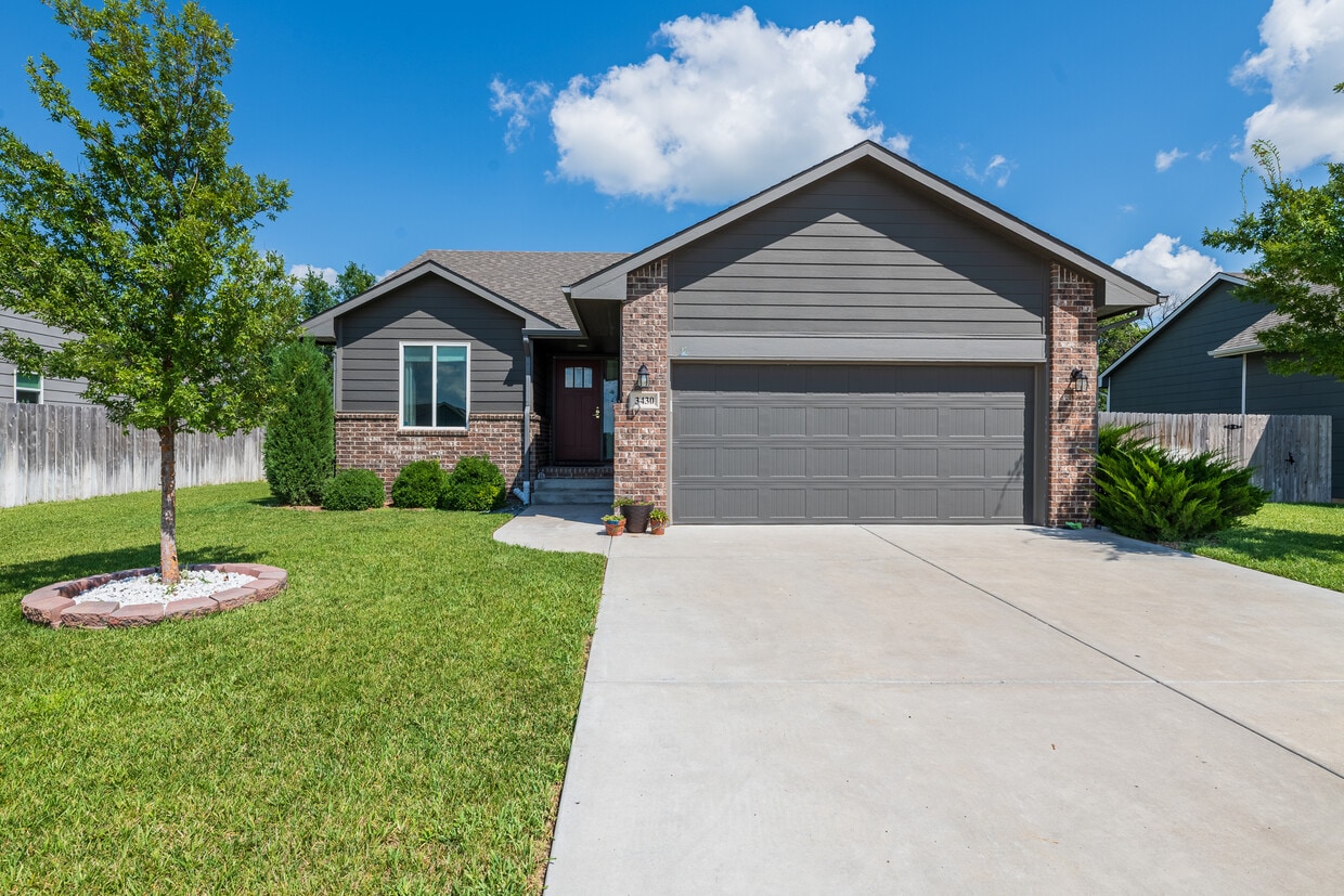 Foto principal - 3430 Laughlin St