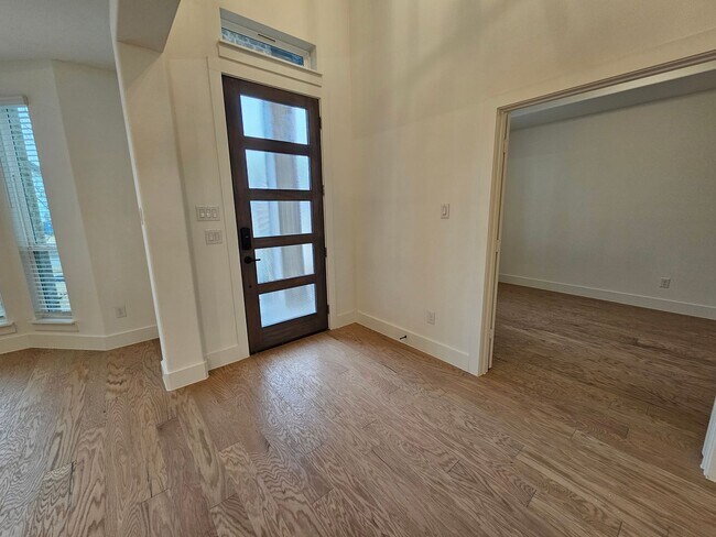 Foto del edificio - Welcome to this stunning newly built home ...