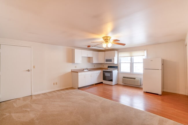 Building Photo - 194 Cherry St