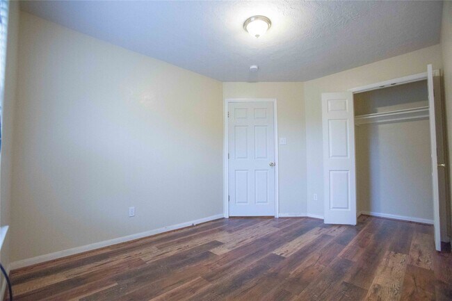 Foto del edificio - 7824 Comal St