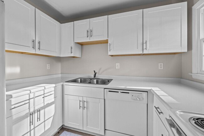 Foto del edificio - *MOVE IN READY* 3 Bed, 2 Bath Condo, Close to Uptown!!!