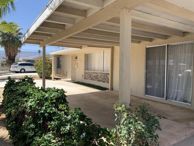 Foto del edificio - 77080 Indiana Ave