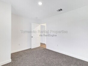 Building Photo - 2326 Cincinnati Ave
