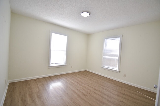 Building Photo - 518 Benton Ave