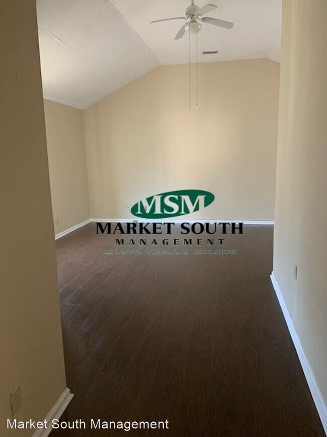 Foto del edificio - 4 br, 2 bath House - 212 B Baker Street