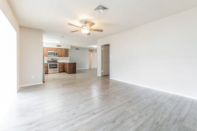 Building Photo - 8154 W Heatherbrae Dr