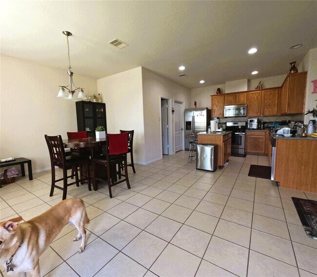 Foto del edificio - 2310 Blue Jay Ln
