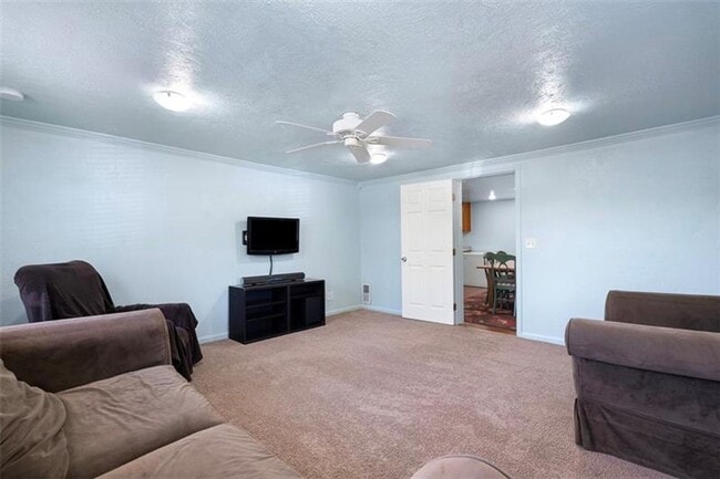 Foto del edificio - 3-Bedroom Home in Carrick on Private Street