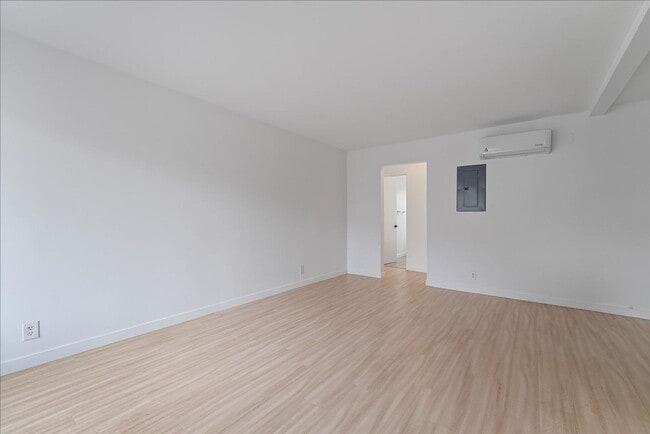 Building Photo - 376 N Ave 57