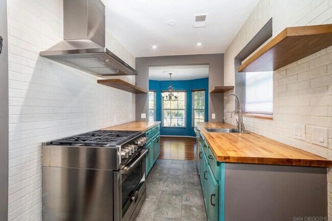 Building Photo - 7595 Saranac Ave