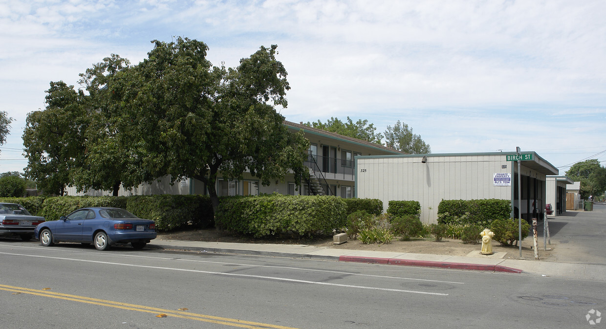Building Photo - 325 Birch St