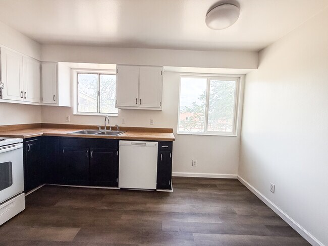 Foto del edificio - 1038 Cedar Ridge Rd