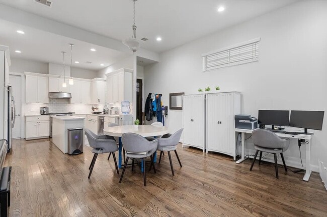 Foto del edificio - 3022 Maxroy St