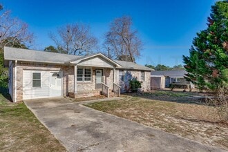 Building Photo - 411 N Pines Rd