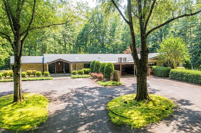 Foto del edificio - 153 Hillhaven Pl SE