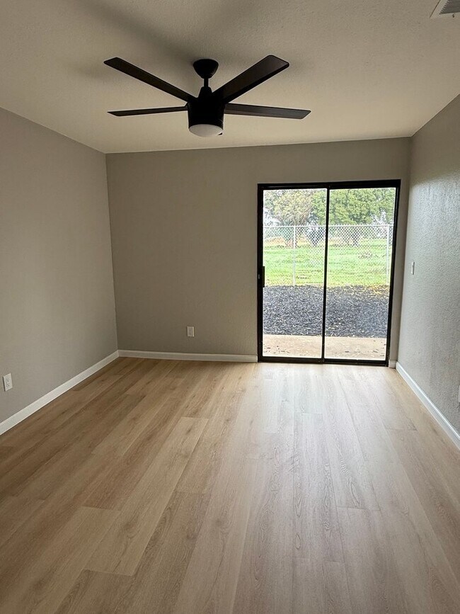 Foto del edificio - Beautifully Remodeled Duplex in Galt, CA