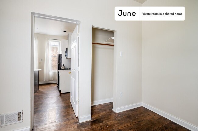 Foto del edificio - Private bedroom in 3 bed/1 bath Home