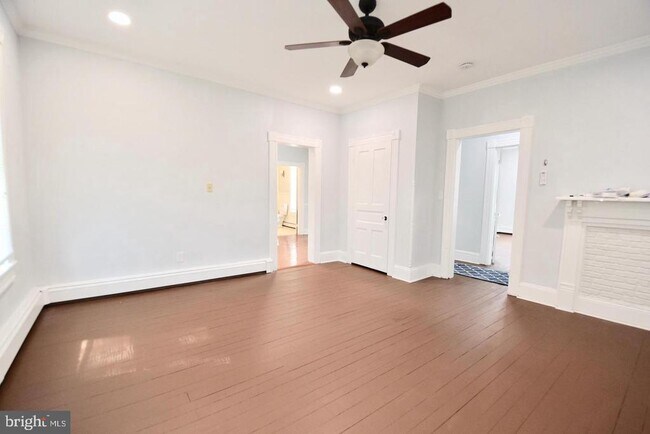 Building Photo - 205 Oakley St