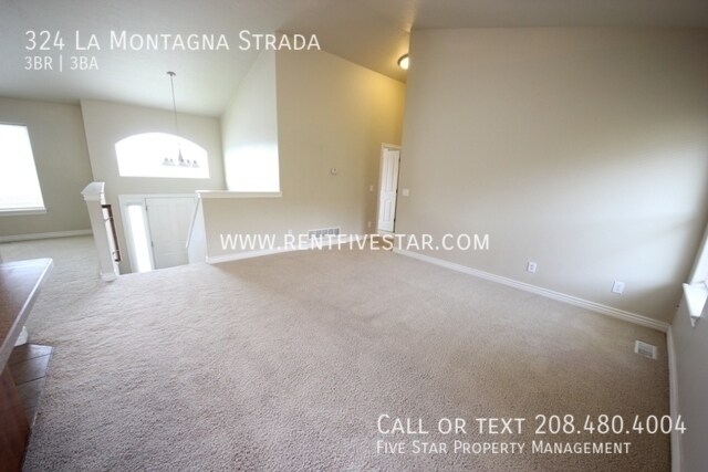 Building Photo - 324 La Montagna St
