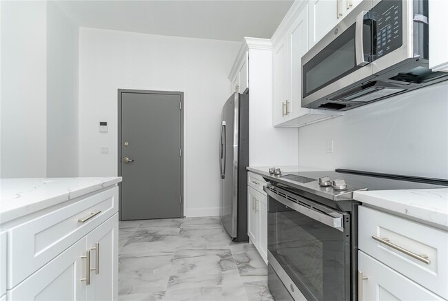 Building Photo - 138 E Park Ave