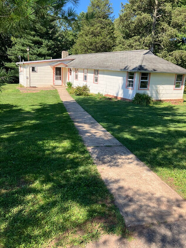 Primary Photo - 58 Pond Ln