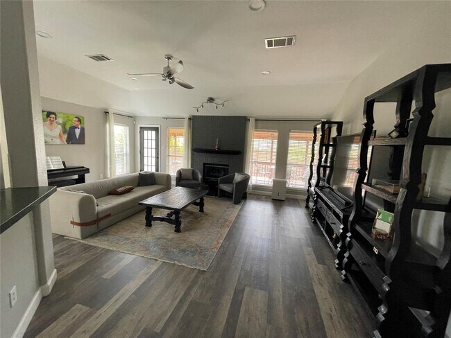 Foto del edificio - 3023 Bent Tree Loop