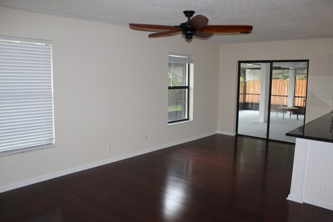 Foto del edificio - 13880 Paddock Dr