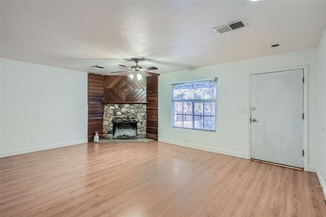 Building Photo - 1 Story Home on Over a Half Acre Lot! - Ga...