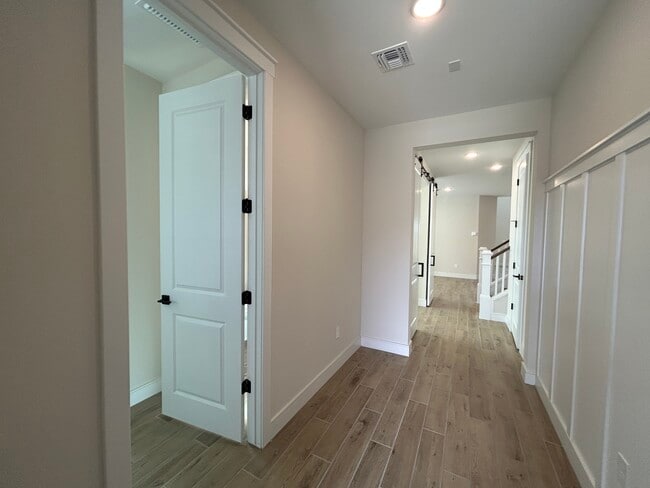 Building Photo - 4186 S Springs Dr