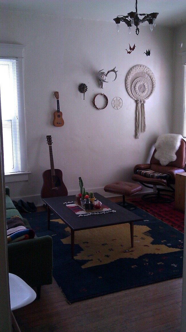 Building Photo - 946 Laporte Ave