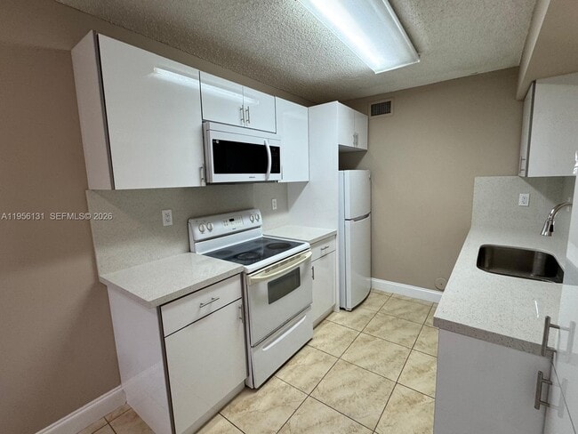 Foto del edificio - 4654 NW 97th Ct