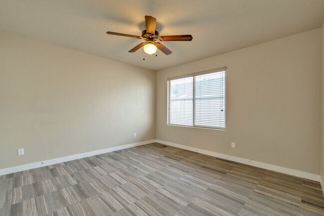 Foto del edificio - Amazing 2 Bed - 2.5 Bath Townhome in West Haven! Available NOW!