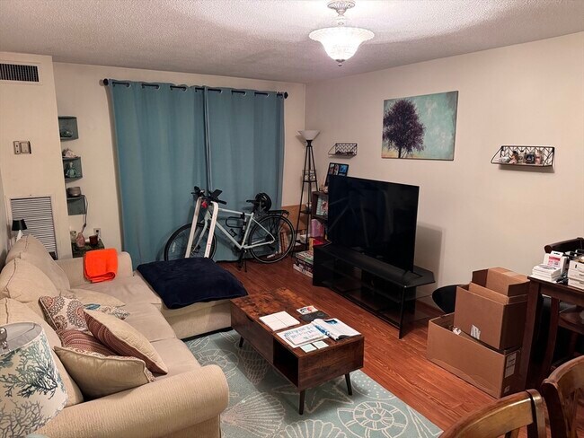 Foto del edificio - 100 Rosemary Way