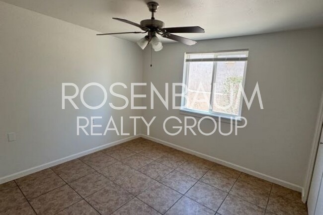Building Photo - Beautifully updated 3-bedrooms, 2-baths ho...